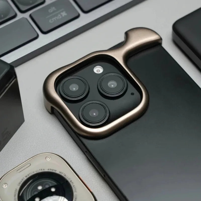 Ultra-lightweight aluminum phone case