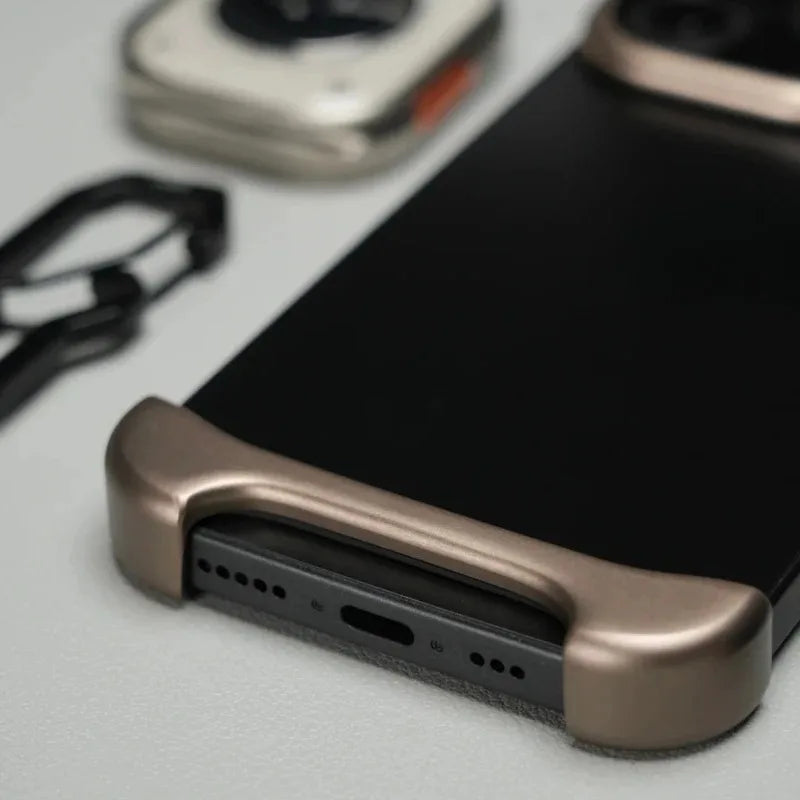 Ultra-lightweight aluminum phone case